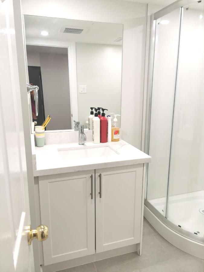 Perfect Location Comfort Private House Lower Level 2 Bedroom Unit มิสซิสซอกา ภายนอก รูปภาพ
