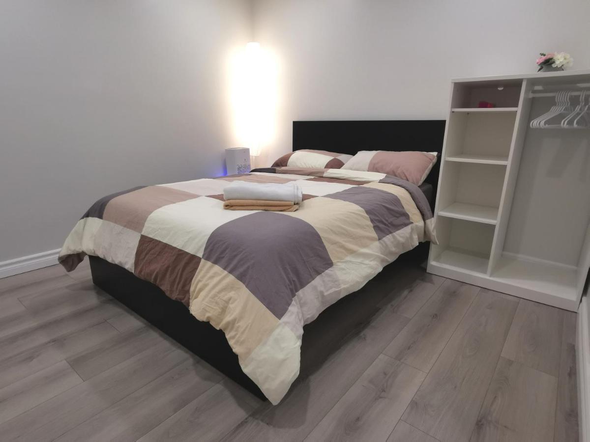 Perfect Location Comfort Private House Lower Level 2 Bedroom Unit มิสซิสซอกา ภายนอก รูปภาพ